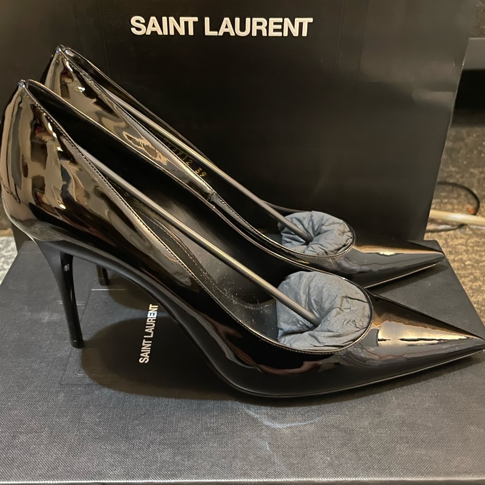 Saint Laurent Lexi Pump